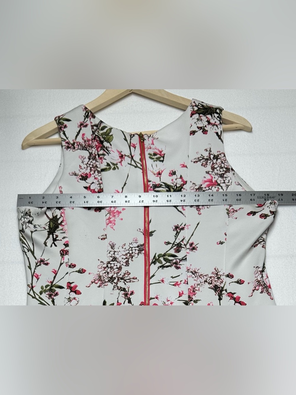 Flattering Size 10 Floral A-Line Sleeveless Dress in White, Pink, & Green - Picture 4 of 7